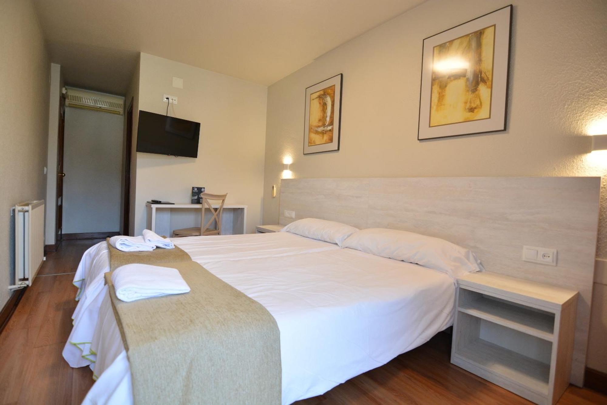 Hotel&Bar Ducay Олите Екстериор снимка